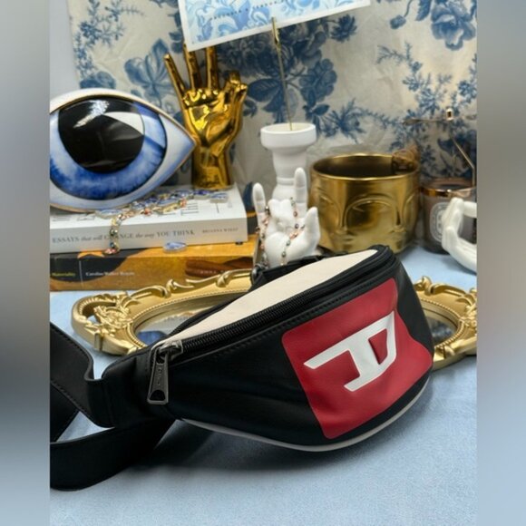 🆕 DIESEL 🧿 NWOT Faux Leather KOINBE Bum Bag with Contrasting Logo, Navy & Red - Picture 4 of 15